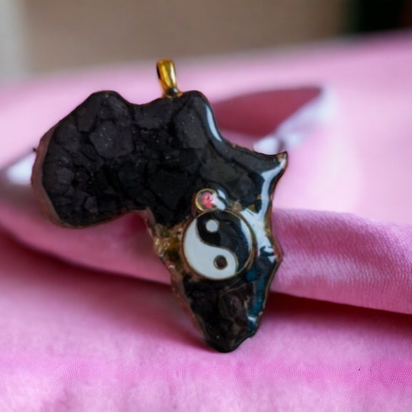 Pendentif Afrique Yin Yang Opale welo Péridot et Tourmaline noire