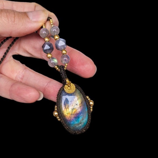 Collier macramé Labradorite arc en ciel laiton