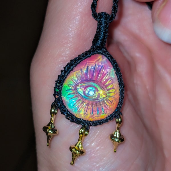 Opal Aurora doublet Quartz drop eye pendant macramé 18ct gold