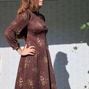 70s Brown Long Sleeve Floral Collar Dress with Flowers