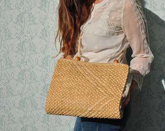Straw bag, woven bag, vintage woven bag, straw crossbody bag, straw shoulder bag, vintage straw shoulder bag, woven bag vintage