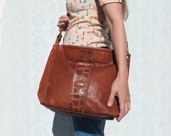 90s Oversized Italian Leather Shoulder Bag by Giudi - Vintage Elegance in Larger Size