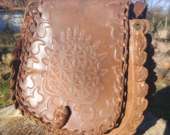 Wunderschöne punzierte Crossbody Umhängetasche aus Leder