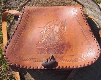 70er Jahre Punzierte Leder Umhängetasche: Vintage Boho Handtasche