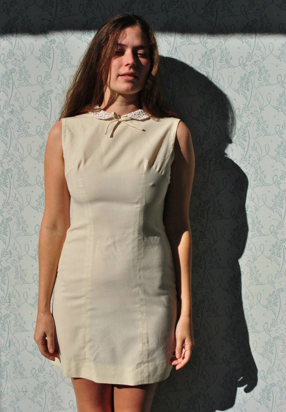 Vintage mini dress, crochet collar dress, beige mi