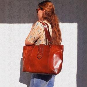 El Campero Leather Tote Bag Minimalist Elegance in a Large Shoulder Bag image 1