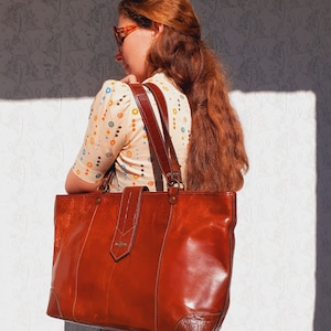 El Campero Leather Tote Bag Minimalist Elegance in a Large Shoulder Bag image 6
