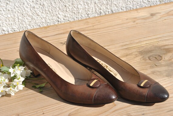 Vintage 80s brown Ferragamo pumps
