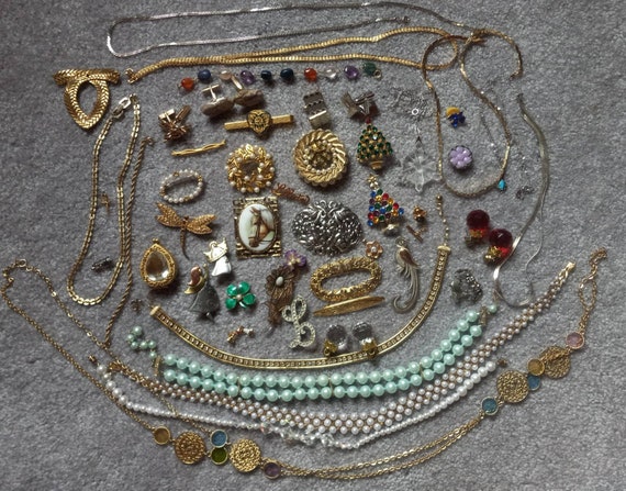 Fun Lot of Vintage Jewelry - image 2