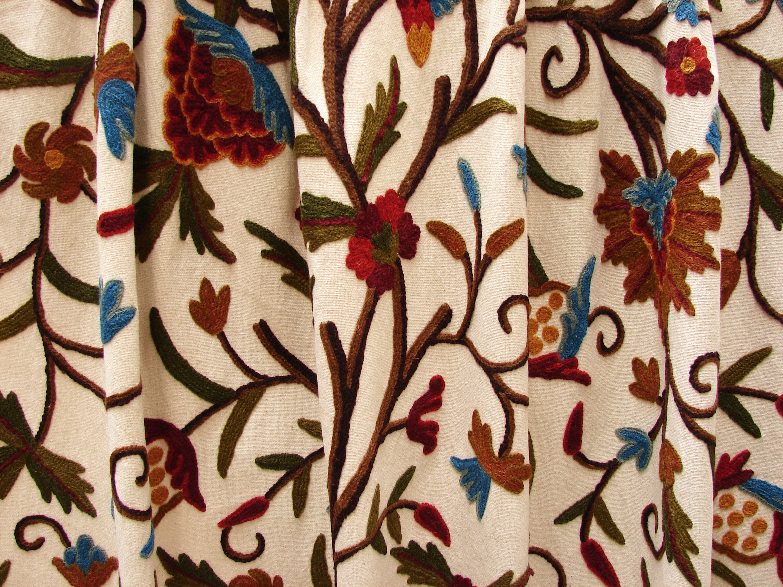 Ancien Vase à Broder Crewel Terminé - Motif Fleurs Toupie - Broderie Vintage