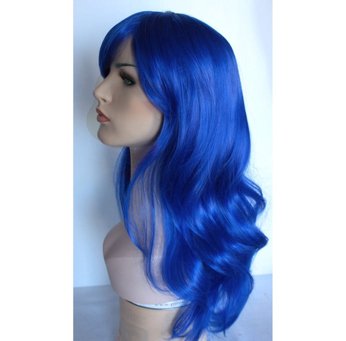 High-Quality Long Blue Wig Moment in HD High-Quality Long Blue Wig Moment in HD