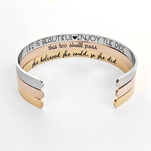 Pulsera de puño, pulsera grabada personalizada, joyería inspiradora de rosa de oro plateado, regalo para el día de la madre, dama de honor, graduación para ella imagen 2