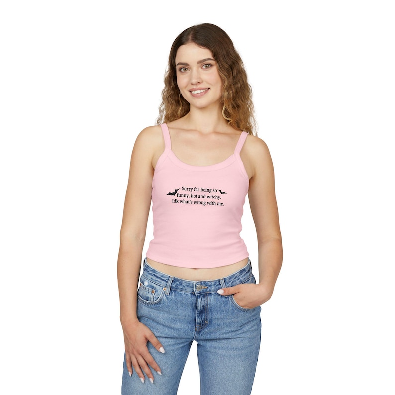 Camiseta de tirantes finos con estilo, ropa informal de verano, regalo divertido para brujas, camiseta ingeniosa de amor propio para mujer. imagen 7