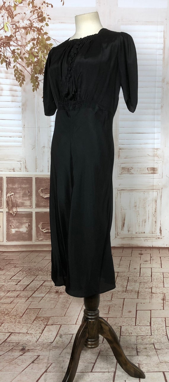 Stunning Original 1930s 30s Black Satin Femme Fat… - image 5