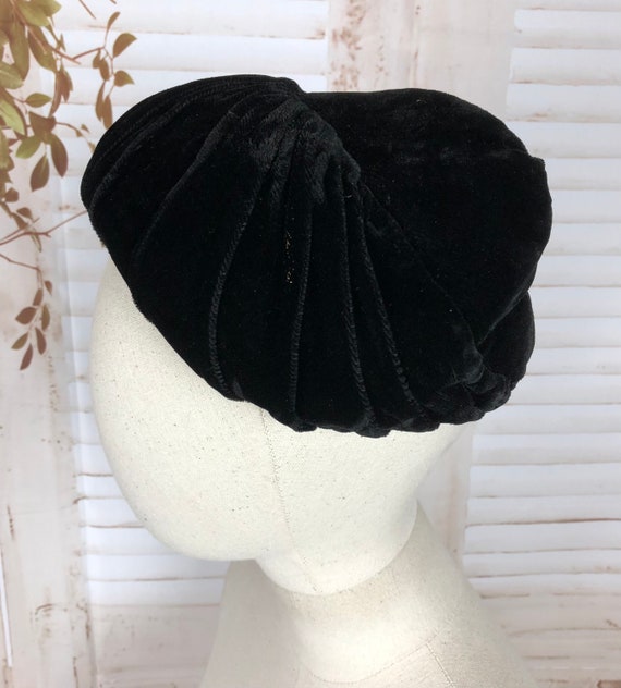 Vintage 1940s 40s Black Velvet Hat With Pleated D… - image 3