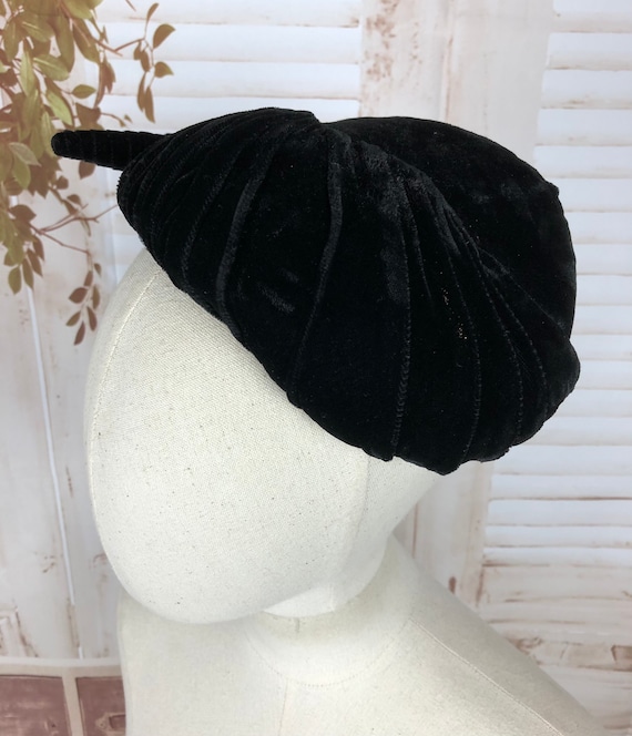 Vintage 1940s 40s Black Velvet Hat With Pleated D… - image 2