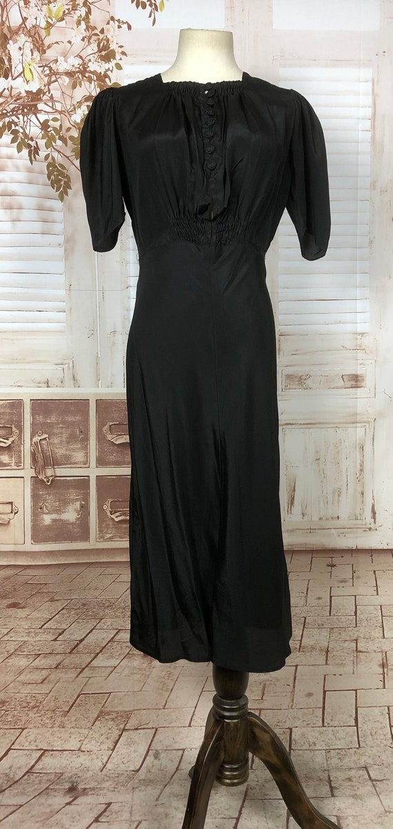 Stunning Original 1930s 30s Black Satin Femme Fat… - image 2