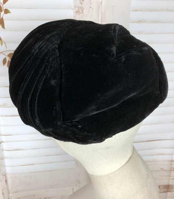 Vintage 1940s 40s Black Velvet Hat With Pleated D… - image 6