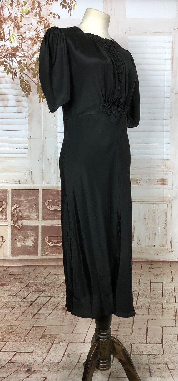 Stunning Original 1930s 30s Black Satin Femme Fat… - image 4