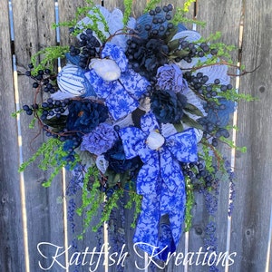 Lente bloemenkrans, Chinoisere krans, blauwe en witte krans, blauwe pioenkrans, alledaagse krans, Moederdag, Kattfish Kreations