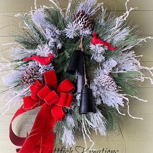 Cardinal Winterkranz, Cardinal Decor, Roter Weihnachtskranz, Schwarze Weihnachtsglocken Türhänger, Weihnachtsgeschenk, Kattfish Kreations