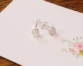 Stud earrings in solid silver and rainbow moonstone (peristerite) 4mm- chips, earrings. Softness, sensitivity, confidence