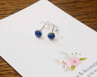 Stud earrings in solid silver and lapis lazuli 4mm- chips, earrings. Wisdom, intuition, self-confidence