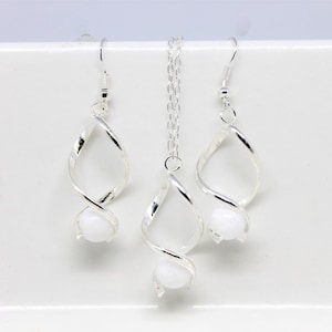 Conjunto de joyas, juego de collar + pendientes Twist Silver 925 y Noche de bodas casadas en blanco de Jade