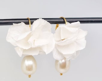 Boucles d'oreilles mariage - bijoux pour mariée en fleurs naturelles stabilisées - doré ou argenté - bohème - hortensia naturel - dormeuse