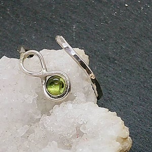 Infinite ring in solid silver and Peridot, Adjustable, Hand forged with love, natural stone, Protection, Serenity,