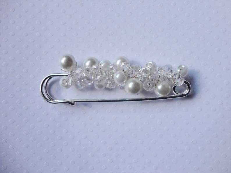 Broche remonte traine pour mariage Accroche traine pour robe mariée perles de verre nacrées blanches perles cristal image 2