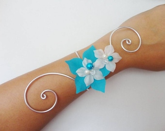 Bracelet  de mariée, mariage fleur de soie blanche turquoise  (ou ivoire)