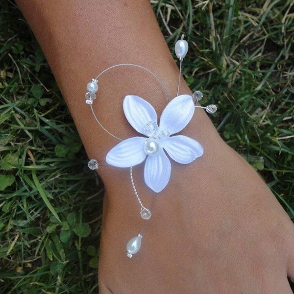 Bracelet de mariée - bijou mariage - ivoire, blanc ou personnalisé -  Perles de verre et cristal - fleur en satin - ensemble mariage parure
