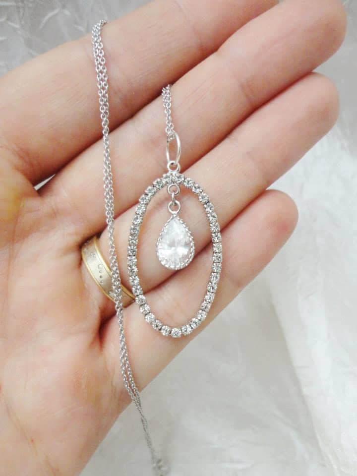 Bridal necklace model Lana Swarovski crystal wedding retro trend Collier de mariée modéle Lana cristal swarovski mariage tendance rétro Bridal necklace model Lana Swarovski crystal wedding retro trend Collier de mariée modéle Lana cristal swarovski mariage tendance rétro