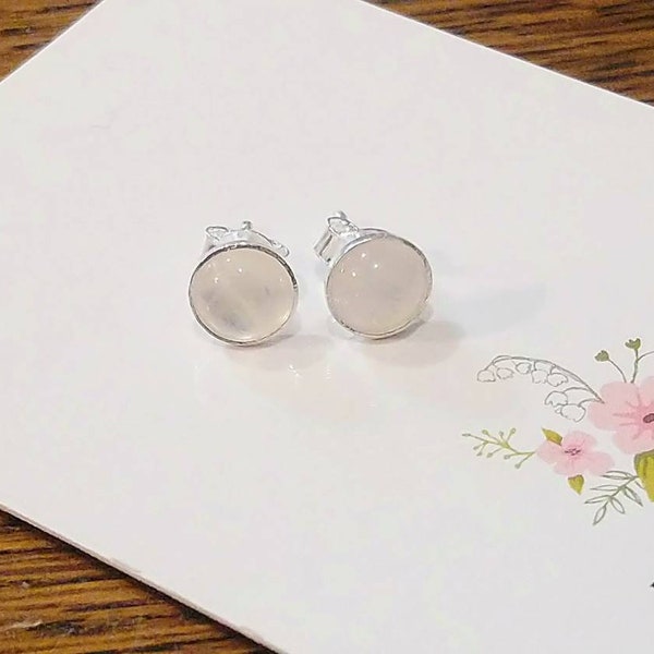 Stud earrings in solid silver and rainbow moonstone (peristerite) 6mm- chips, earrings. Softness, sensitivity, confidence