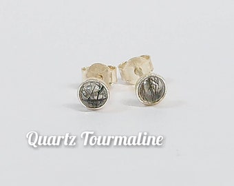 Clous d'oreilles en argent massif et Quartz Tourmaline 4mm- puces, boucles d'oreilles. Protection