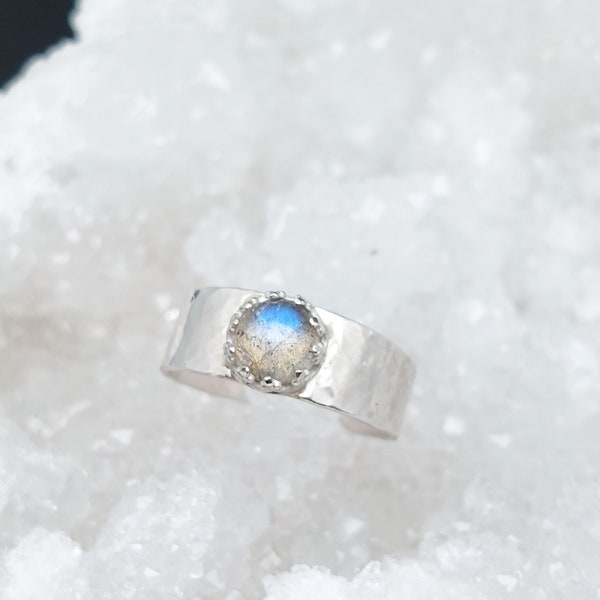 Bague en argent massif et Labradorite, Ajustable, Forgée à la main avec amour, pierre naturelle, Protection