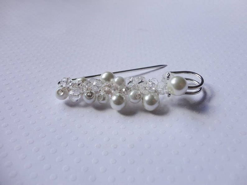 Broche remonte traine pour mariage Accroche traine pour robe mariée perles de verre nacrées blanches perles cristal image 1