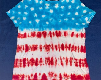 Red White and Blue Stars and Stripes Tie Dye Tshirt Women’s Petite Medium 100% Cotton