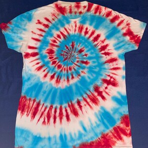 Red White and Blue Tie Dye Spiral Tshirt Men&#39;s Large 100% Cotton