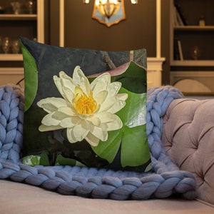Almohada de impresión de fotografía de lirio de agua original / almohada de flor blanca / almohadas de decoración de sofá al aire libre / regalo de inauguración de la casa