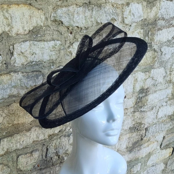 Zwarte bruiloftshoed op hoofdband Derby fascinator, begrafenishoed, formele hoed, kerkhoed