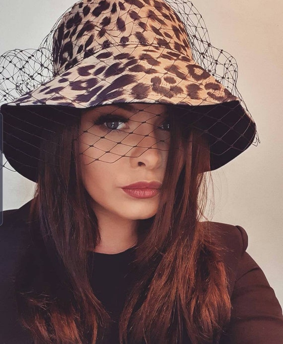 Cappello da pescatore con stampa leopardata e velo Cappello alla