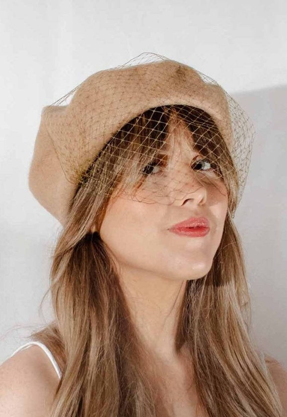 Camel Wool Beret With French Net Veil: 40s 50s Vintage Style  display picture 3