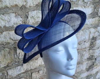 Fascinator Mit Gekräuseltem Stoff & Biots – Navy, Einheitsgröße, Mit Satin-Kamm