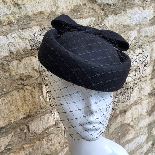 Black Pillbox Hat With Birdcage Fascinator Veil Black Wool  display picture 1