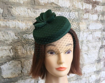 Pillbox hat with veil dark green cocktail hat and fascinator veil green felt hat races hat formal wedding hat 1940s hat