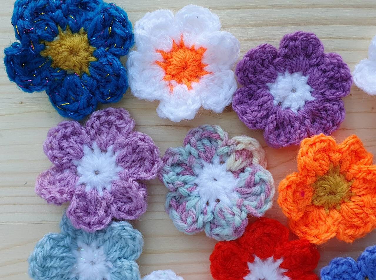  Flower Crochet: Step-by-Step Instructions - How to Crochet  Flowers to Make Handmade Bouquets or Decorate Clothes, Accessories, and  Home: A Collection of 40 Inspiring Floral Patterns - Collection No.2 eBook 