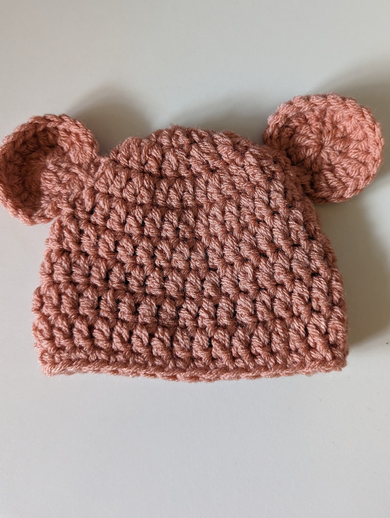 Baby-Teddybär-Mütze. Teddymütze für Babys. Gehäkelte Babybärenmütze. Vom Neugeborenen bis zum 12. Monat. 23 Farben. Auf Bestellung gefertigt. Tatsächlicher Artikel. Vintage peach