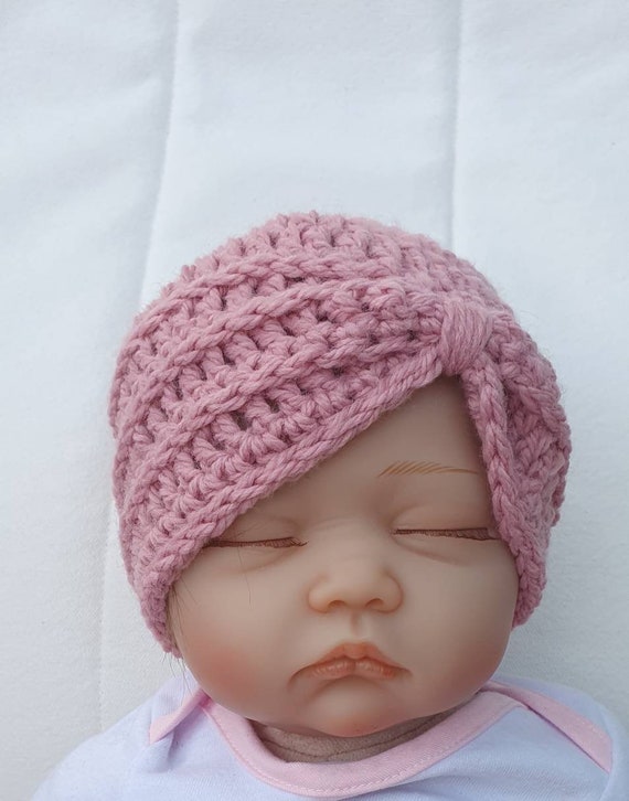 La tendance turban bonnet naissance pour bébé fille